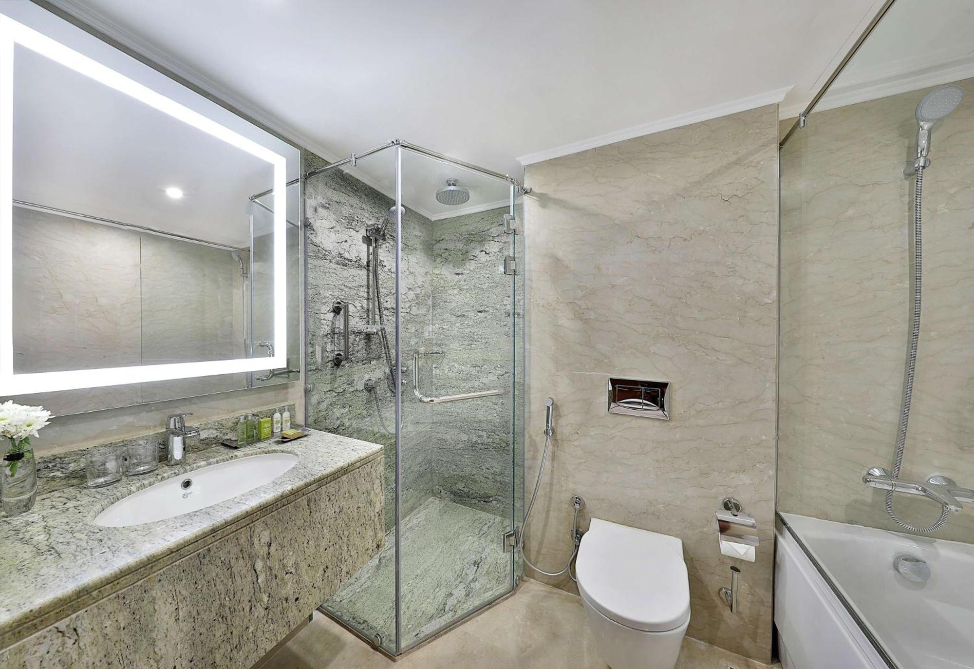 Hilton Plaza Resort 5*