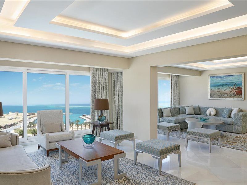 Hilton Plaza Resort 5*